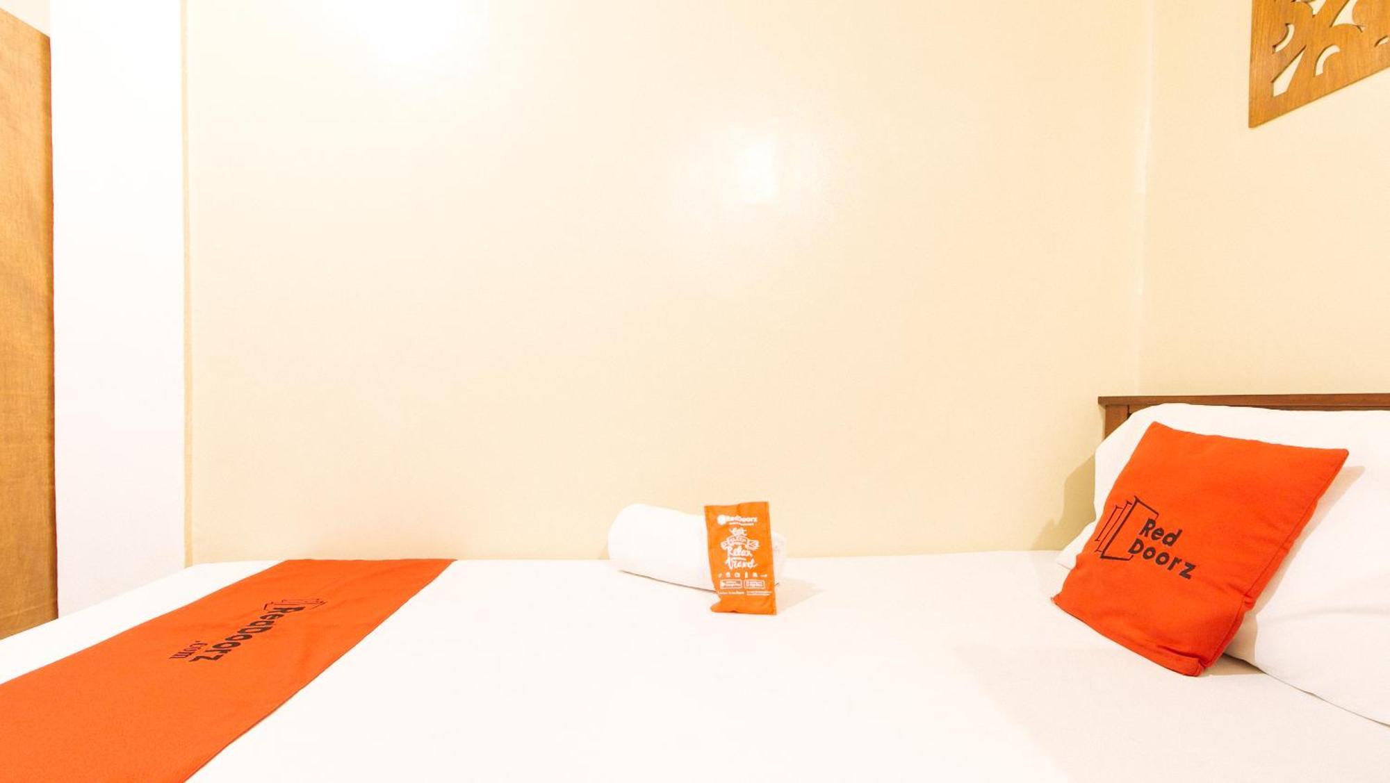Reddoorz Near Pnr Espana Station Manila Ngoại thất bức ảnh